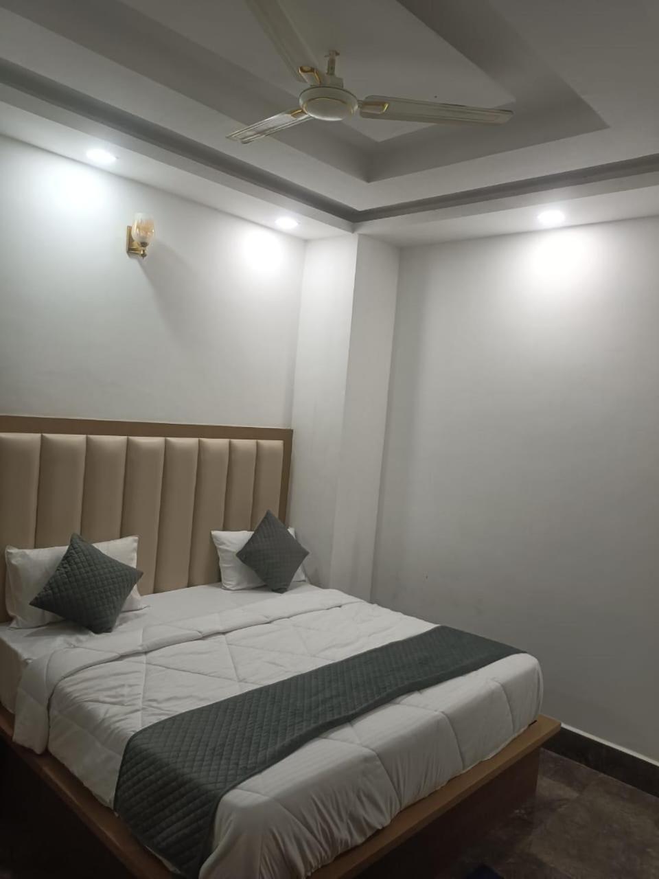 Hotel Golden Door Mathura Εξωτερικό φωτογραφία