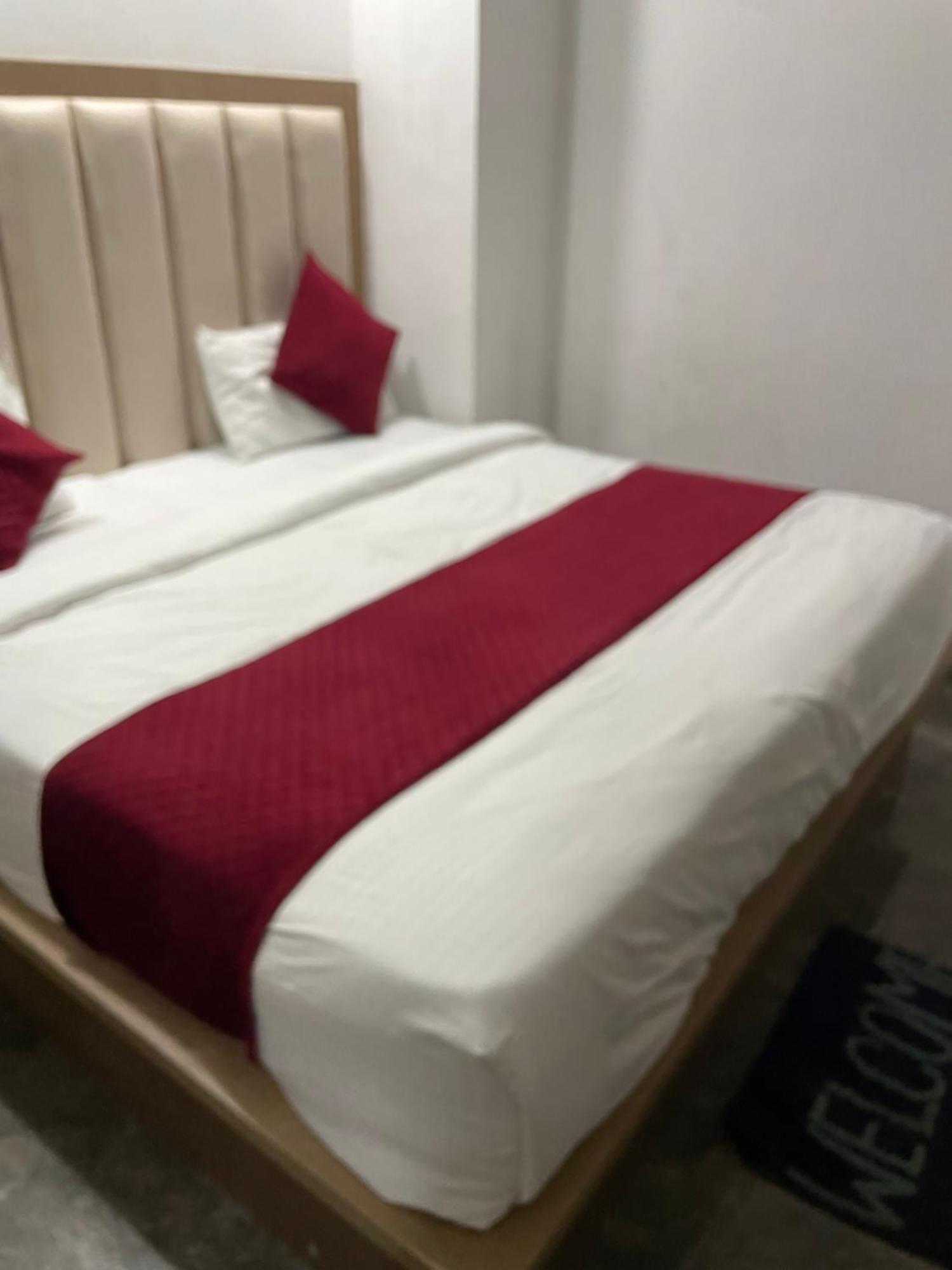 Hotel Golden Door Mathura Εξωτερικό φωτογραφία